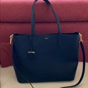 Ralph Lauren tote weigh zipper closure.